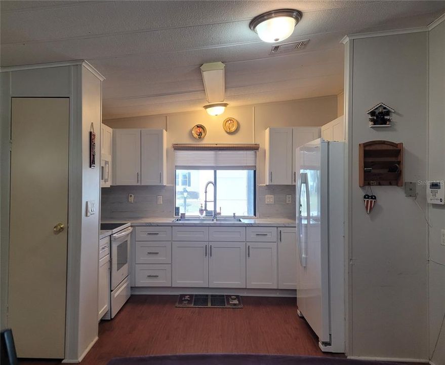 For Sale: $144,900 (2 beds, 2 baths, 936 Square Feet)