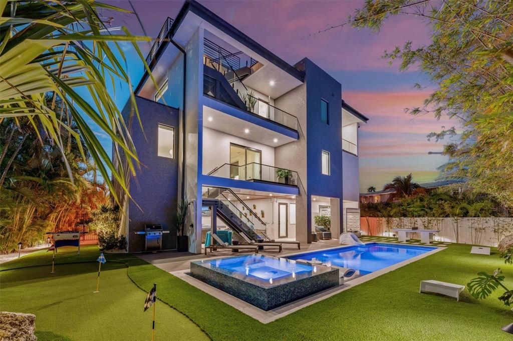 Recently Sold: $5,499,000 (4 beds, 4 baths, 2850 Square Feet)