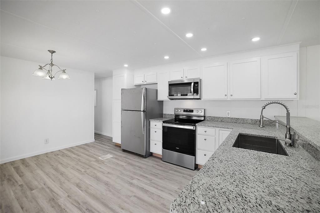 Recently Rented: $1,650 (2 beds, 1 baths, 952 Square Feet)