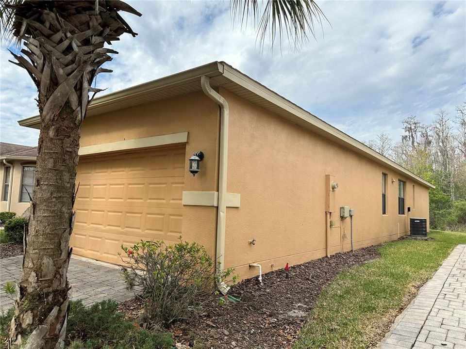 Active With Contract: $199,900 (2 beds, 2 baths, 1507 Square Feet)