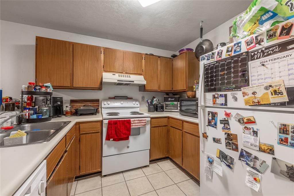 Active With Contract: $125,000 (2 beds, 2 baths, 874 Square Feet)