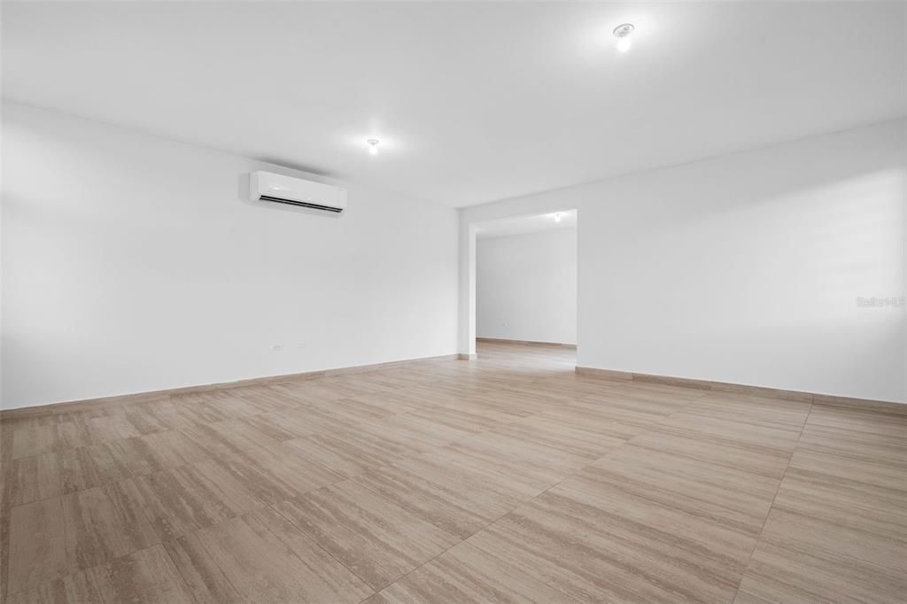 Vendido Recientemente: $1,299,000 (4 camas, 3 baños, 3854 Pies cuadrados)