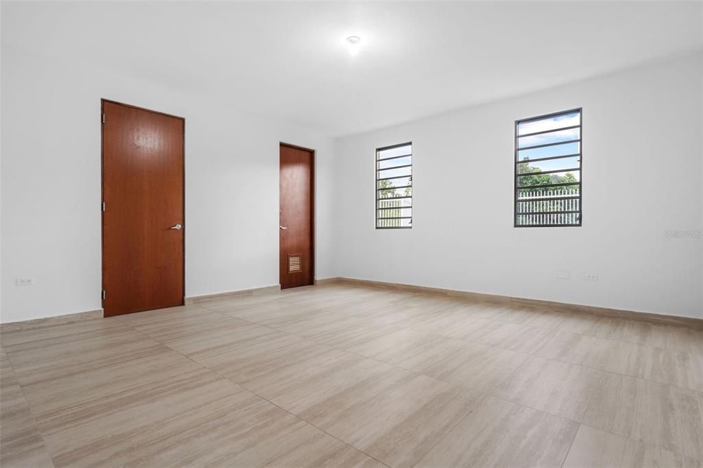 Vendido Recientemente: $1,299,000 (4 camas, 3 baños, 3854 Pies cuadrados)