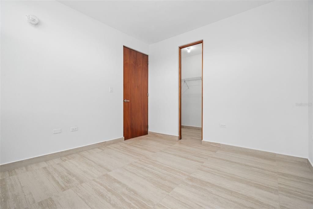 Vendido Recientemente: $1,299,000 (4 camas, 3 baños, 3854 Pies cuadrados)