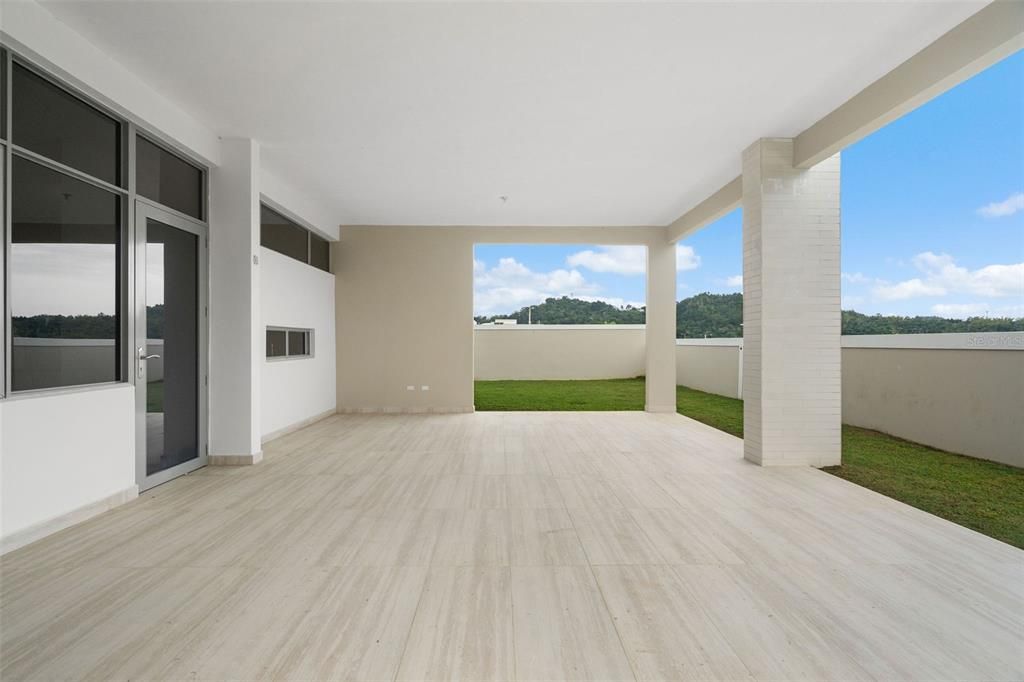 Vendido Recientemente: $1,299,000 (4 camas, 3 baños, 3854 Pies cuadrados)