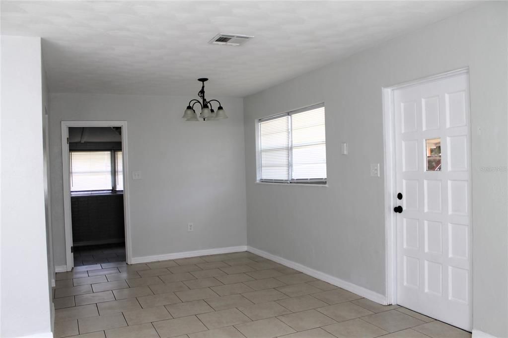 Active With Contract: $209,900 (3 beds, 1 baths, 1145 Square Feet)