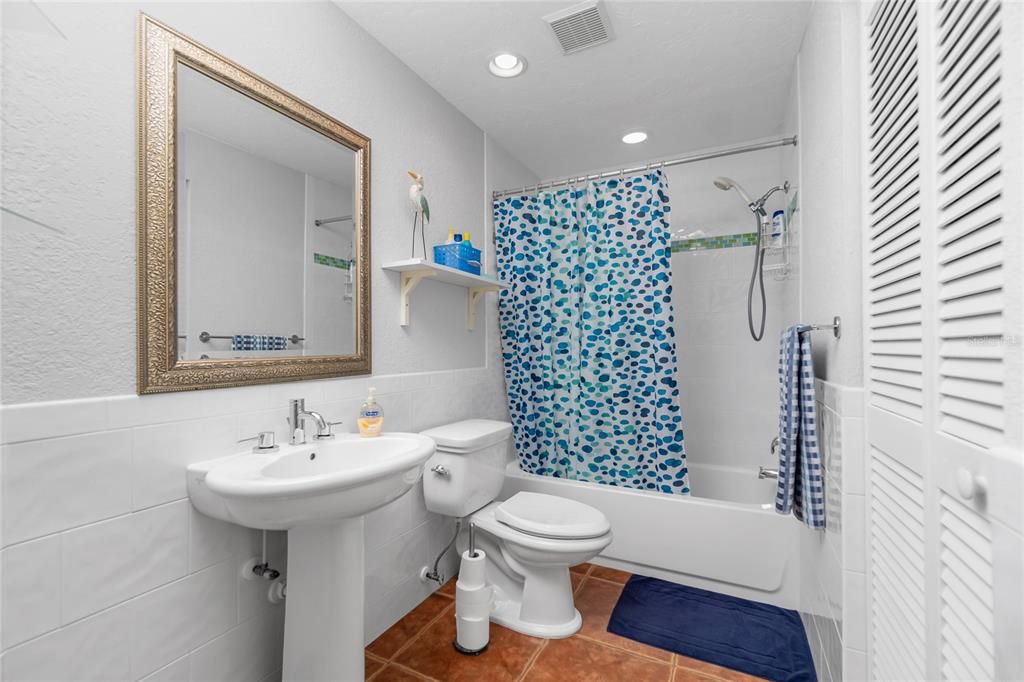 Updated Guest Bathroom With Tub/Shower Combo