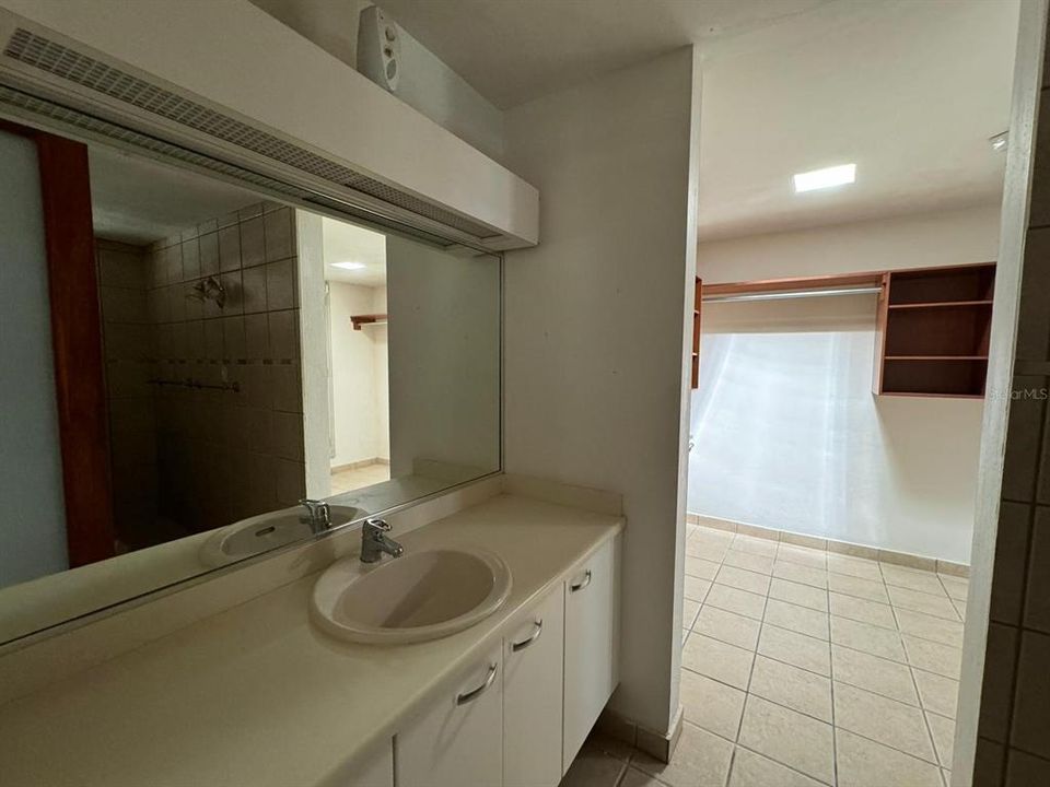 Vendido Recientemente: $445,000 (4 camas, 2 baños, 10 Pies cuadrados)