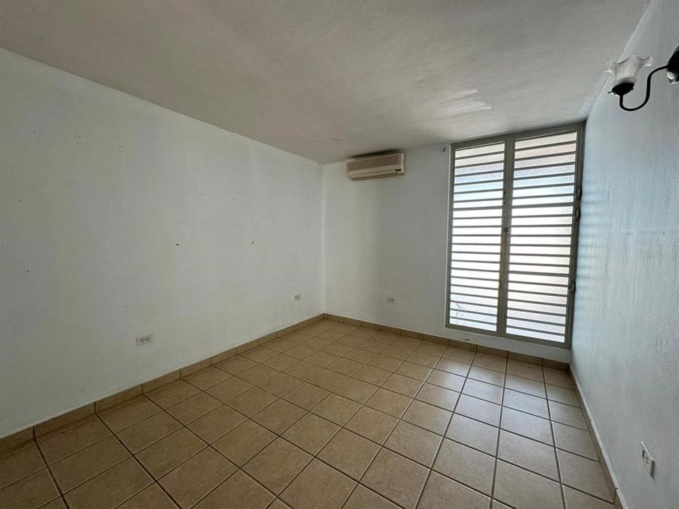 Vendido Recientemente: $445,000 (4 camas, 2 baños, 10 Pies cuadrados)