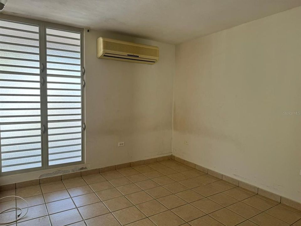 Vendido Recientemente: $445,000 (4 camas, 2 baños, 10 Pies cuadrados)