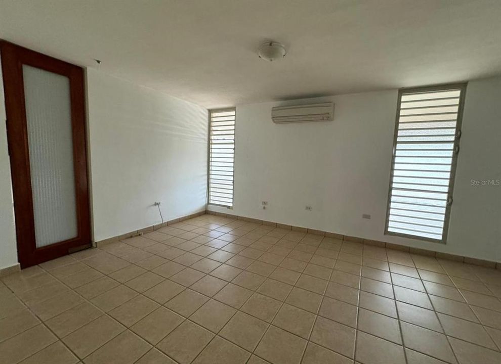 Vendido Recientemente: $445,000 (4 camas, 2 baños, 10 Pies cuadrados)