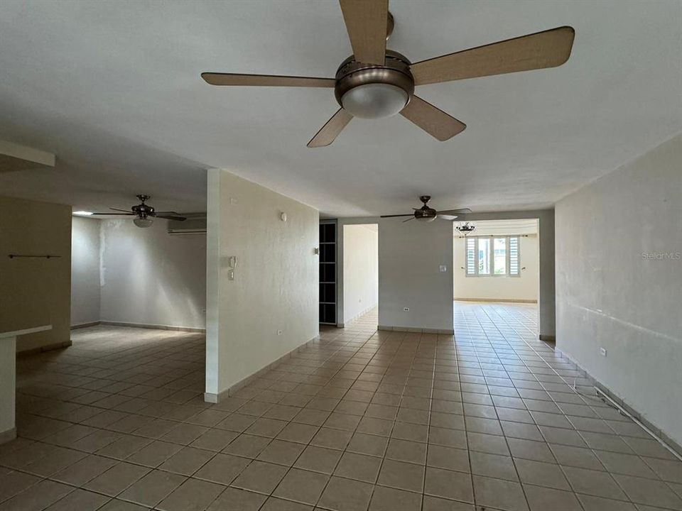 Vendido Recientemente: $445,000 (4 camas, 2 baños, 10 Pies cuadrados)