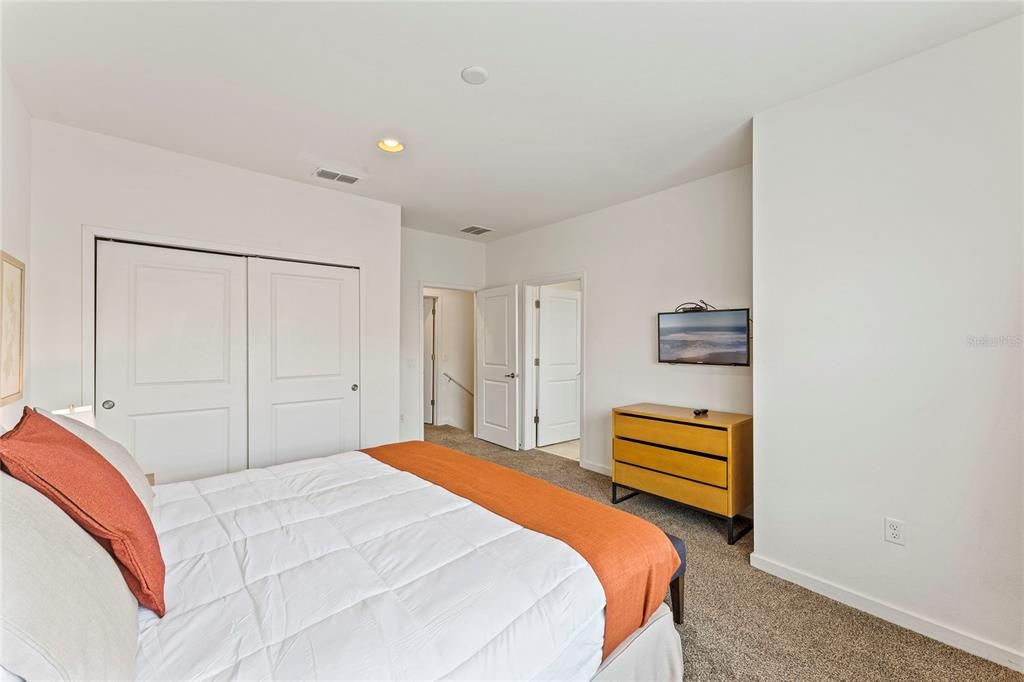 Active With Contract: $349,500 (2 beds, 2 baths, 1350 Square Feet)