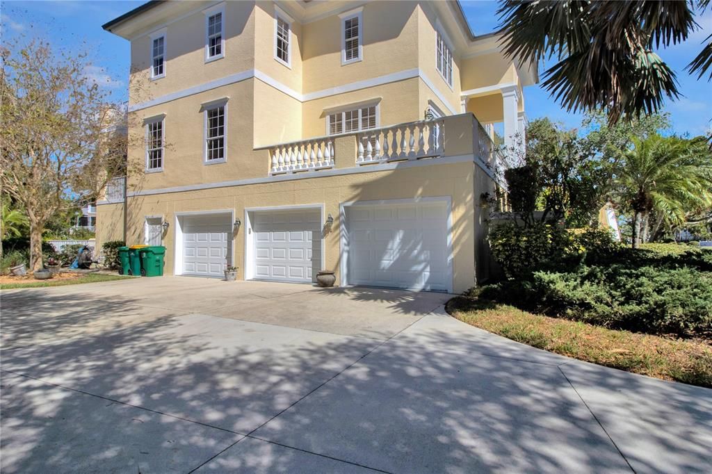 Recently Sold: $1,275,000 (4 beds, 3 baths, 6385 Square Feet)