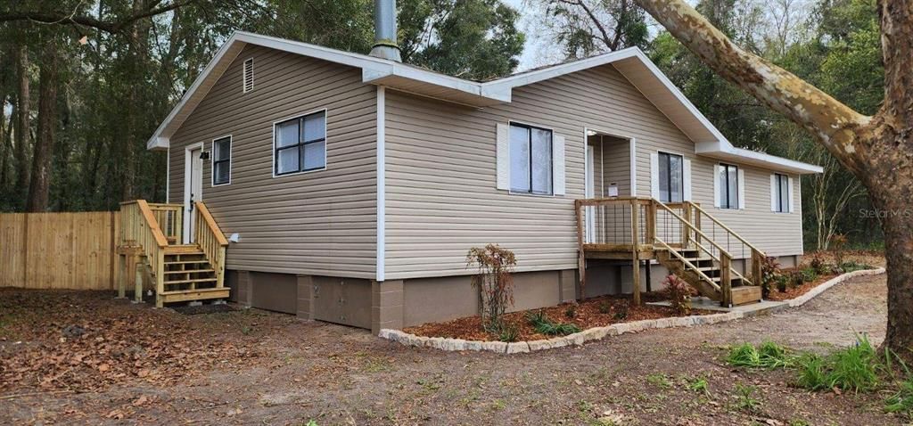 Recently Sold: $185,000 (3 beds, 2 baths, 1444 Square Feet)