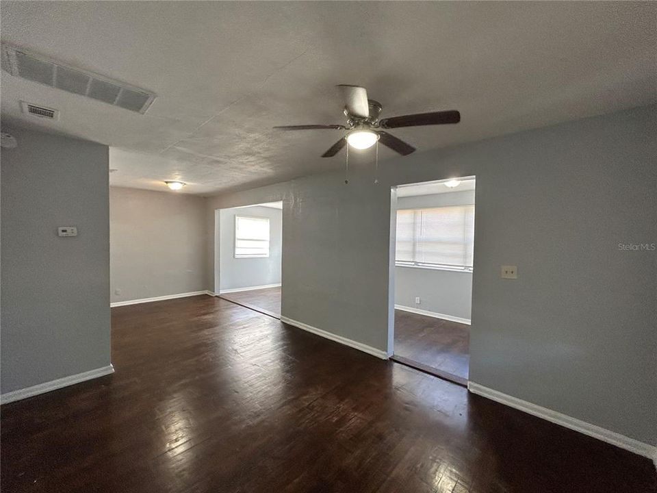 Recently Rented: $1,200 (3 beds, 1 baths, 1172 Square Feet)