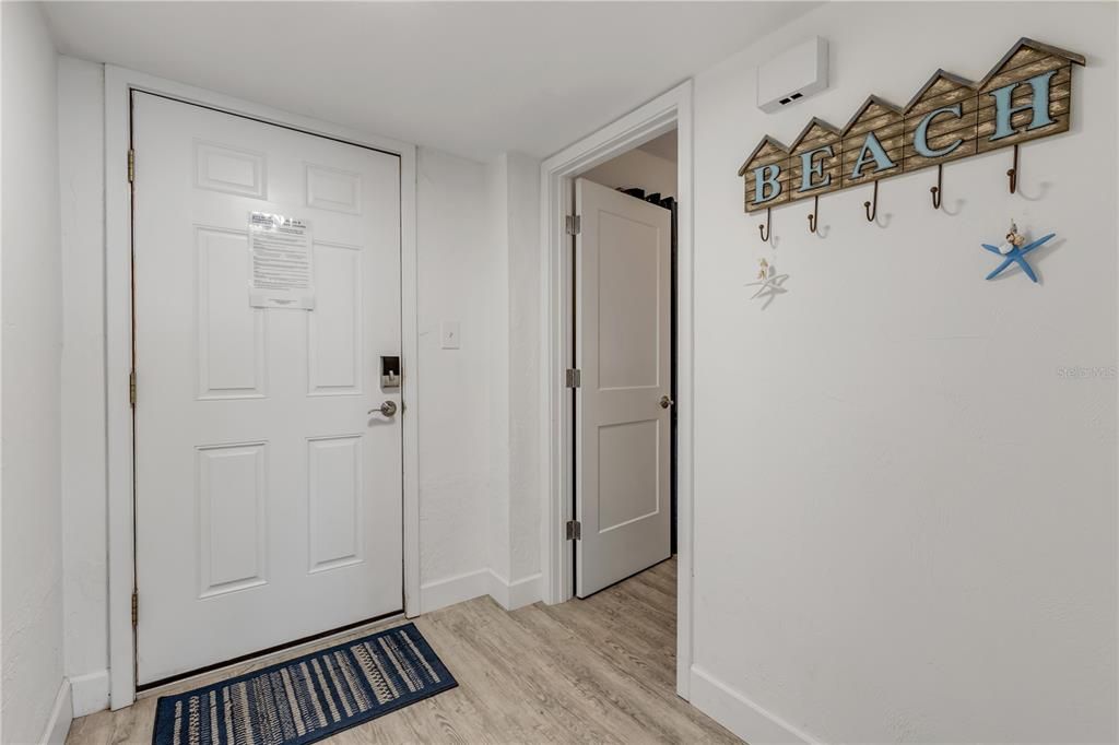 For Sale: $374,000 (1 beds, 1 baths, 775 Square Feet)