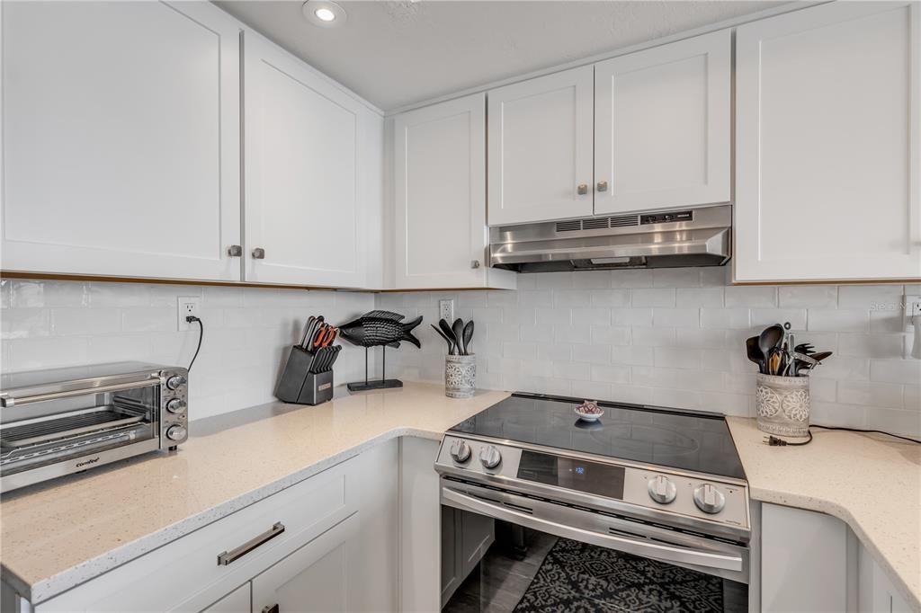For Sale: $374,000 (1 beds, 1 baths, 775 Square Feet)