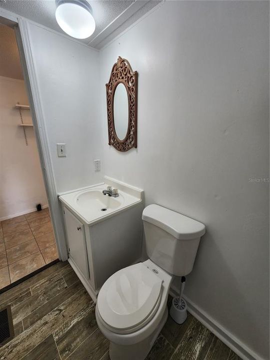 待售: $149,900 (2 贝兹, 1 浴室, 728 平方英尺)