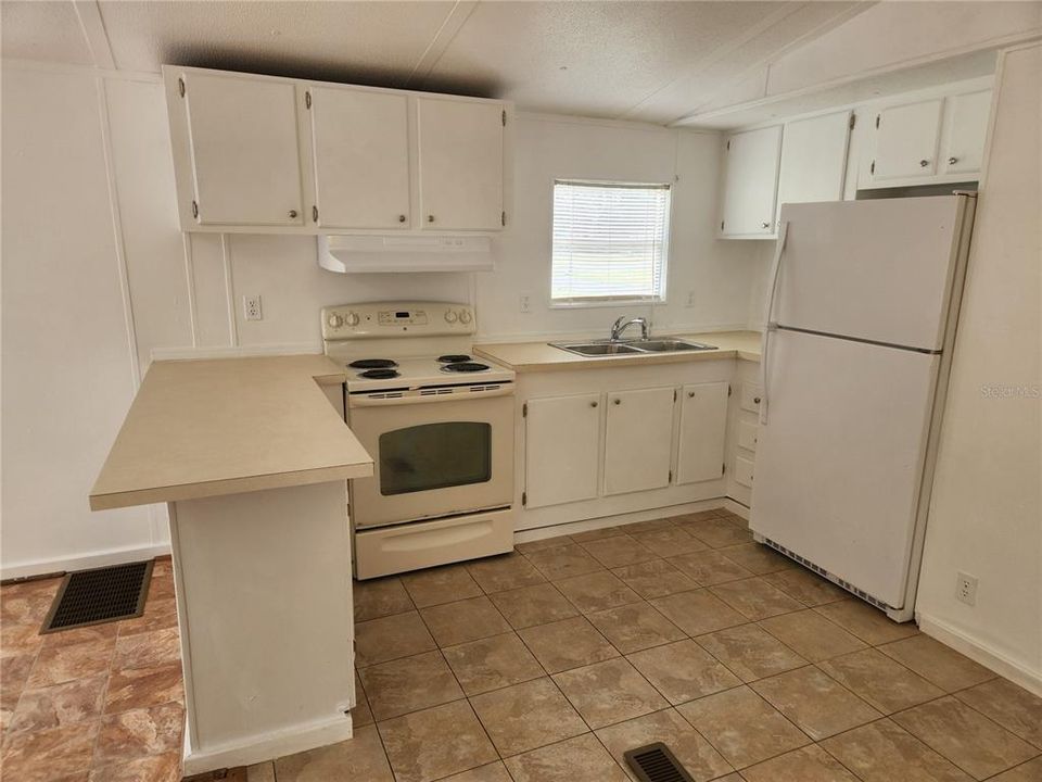 For Sale: $149,900 (2 beds, 1 baths, 728 Square Feet)