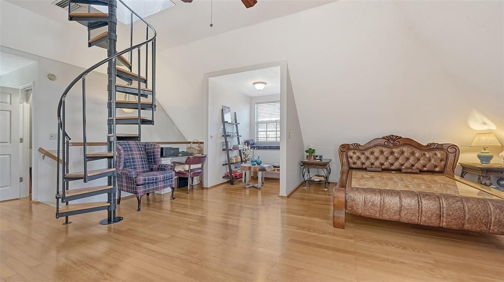 Recently Sold: $600,000 (1 beds, 2 baths, 1900 Square Feet)