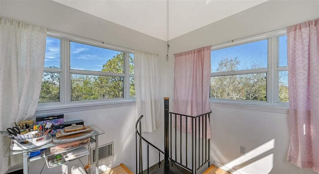 Recently Sold: $600,000 (1 beds, 2 baths, 1900 Square Feet)