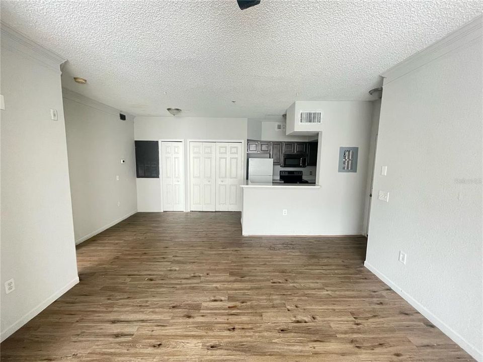 For Sale: $204,000 (1 beds, 1 baths, 721 Square Feet)