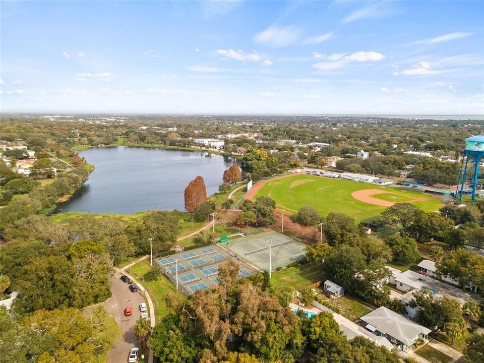 Pickleball & Tennis Courts at Crescent Lake