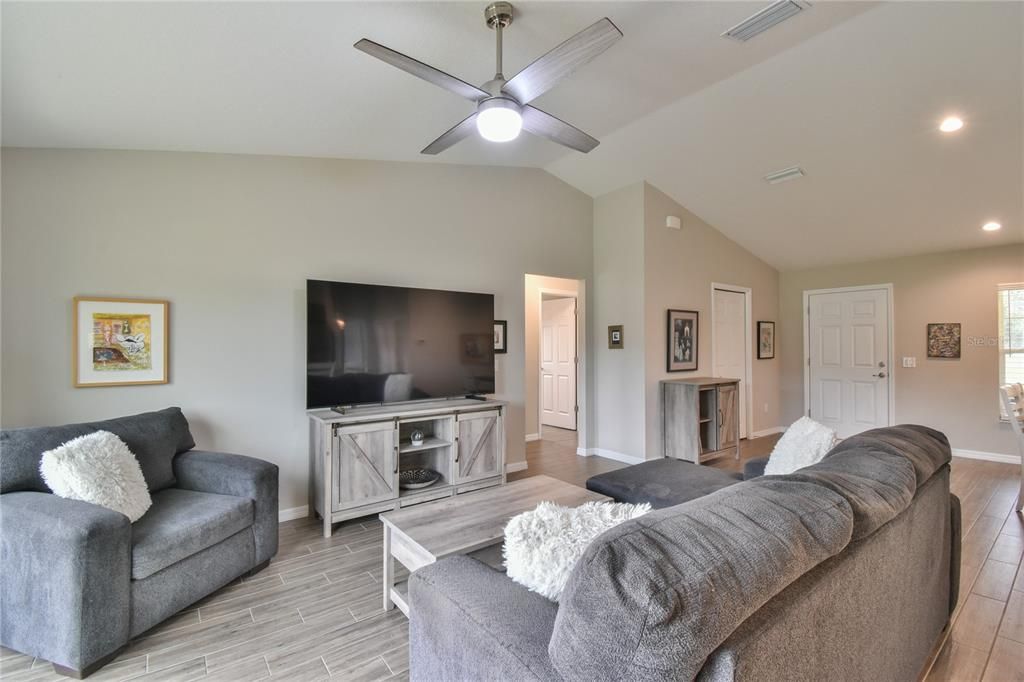 Recently Sold: $699,000 (3 beds, 2 baths, 1571 Square Feet)