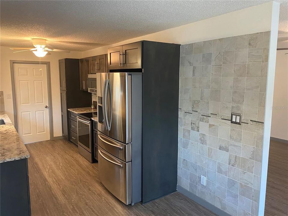 Recently Sold: $225,000 (2 beds, 1 baths, 1379 Square Feet)