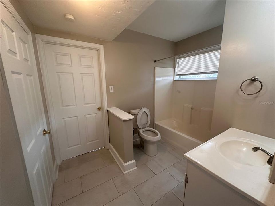 Active With Contract: $2,195 (3 beds, 1 baths, 1007 Square Feet)