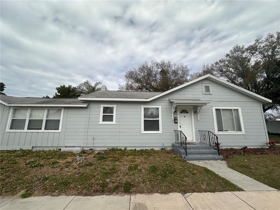 Recently Rented: $2,195 (3 beds, 1 baths, 1007 Square Feet)
