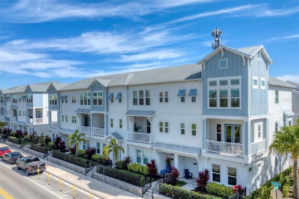 Recently Sold: $1,150,000 (3 beds, 3 baths, 2461 Square Feet)