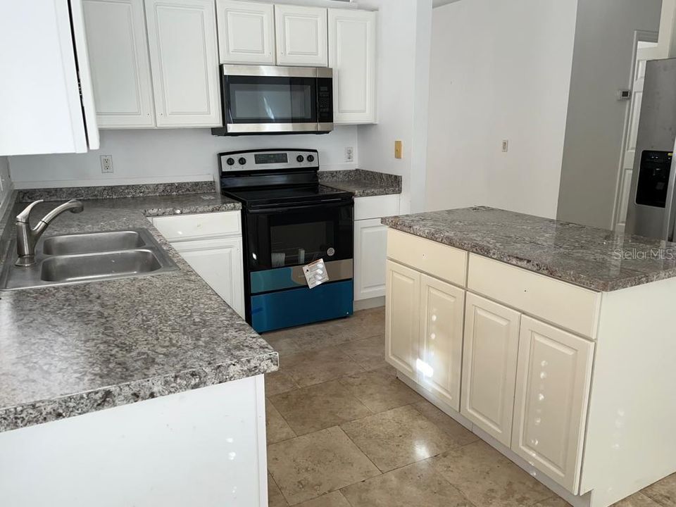 For Rent: $2,950 (4 beds, 2 baths, 1659 Square Feet)
