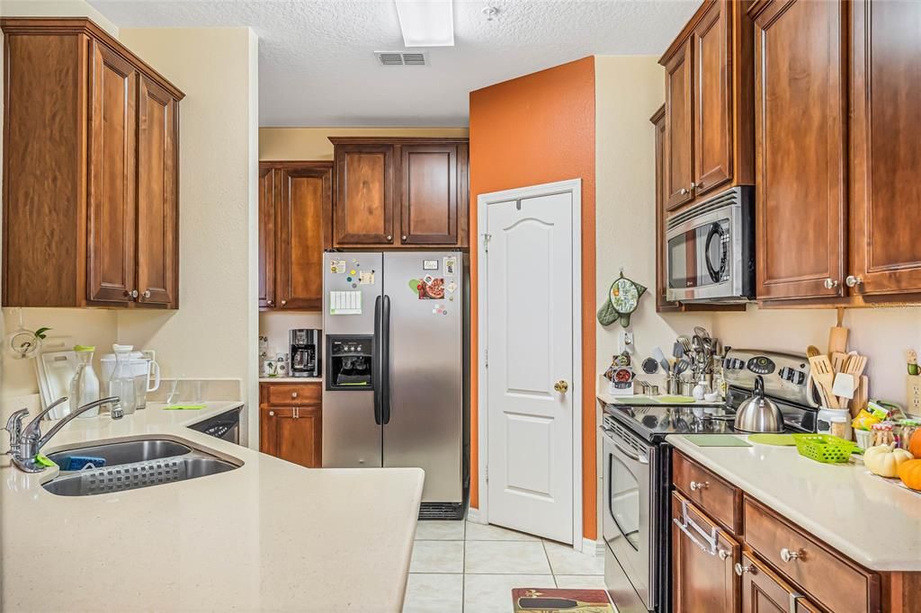Active With Contract: $357,900 (3 beds, 2 baths, 1699 Square Feet)