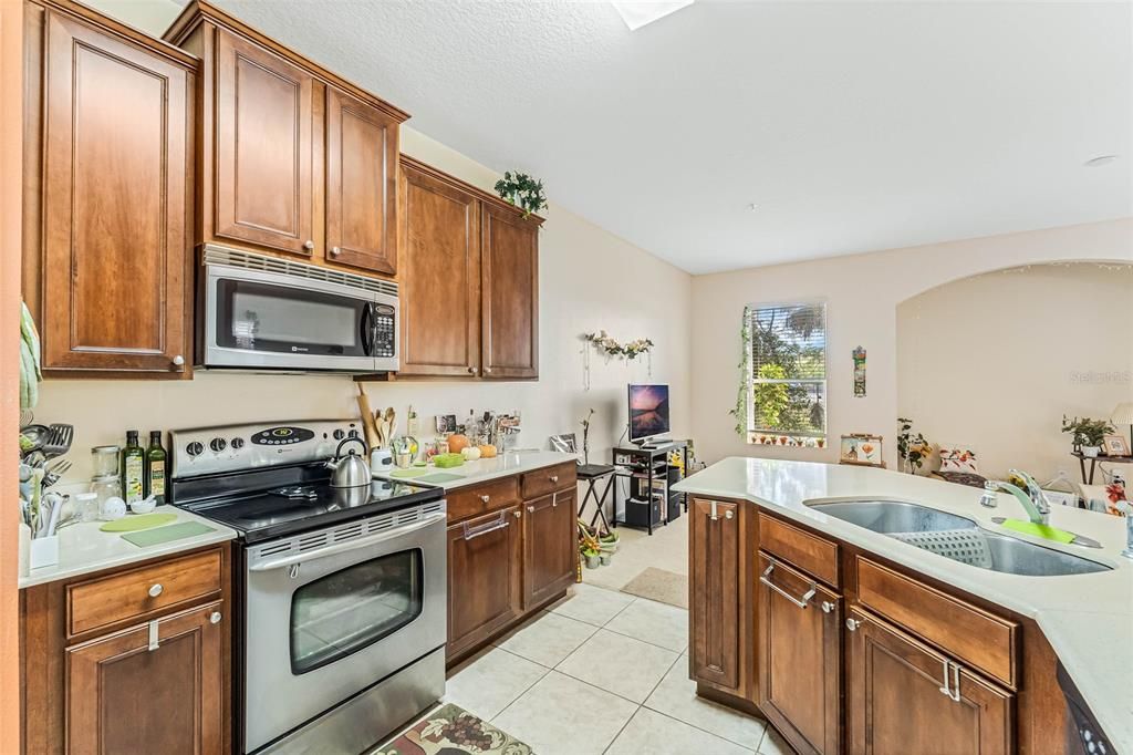 Active With Contract: $357,900 (3 beds, 2 baths, 1699 Square Feet)