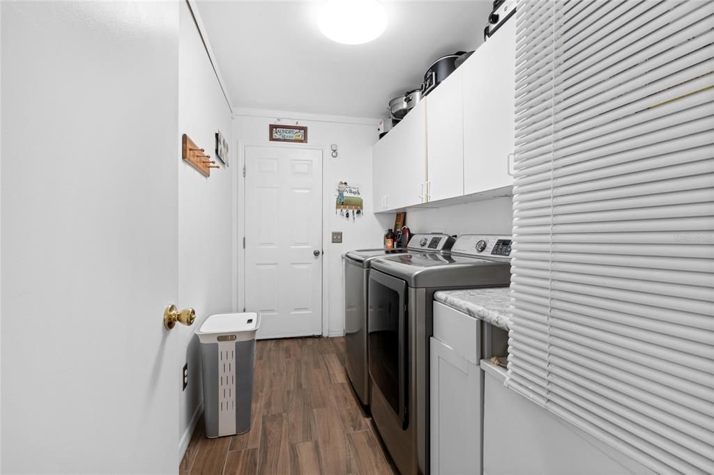For Sale: $340,000 (3 beds, 2 baths, 1527 Square Feet)