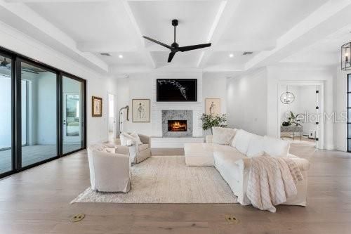 Active With Contract: $2,895,000 (5 beds, 5 baths, 4953 Square Feet)