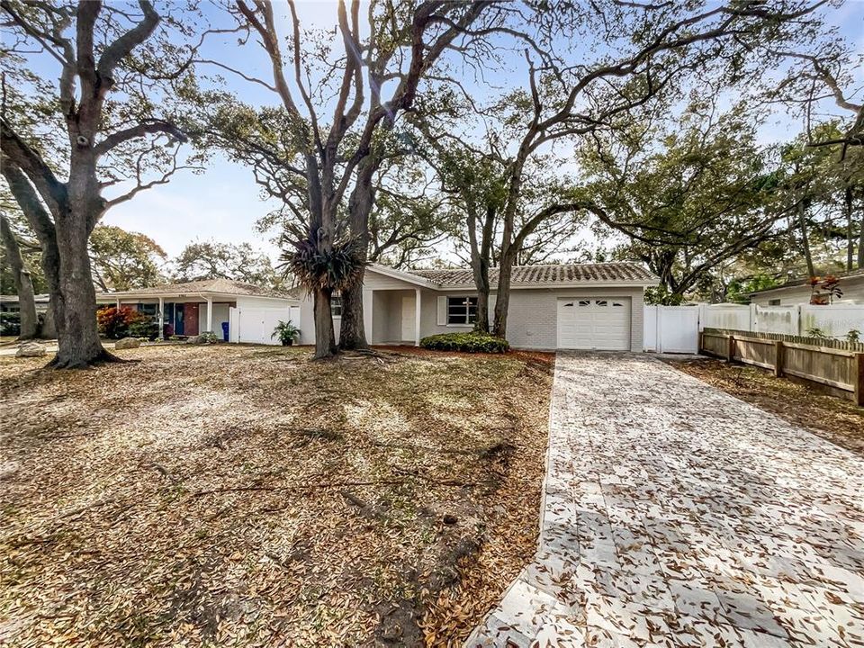 Recently Sold: $392,000 (3 beds, 1 baths, 1076 Square Feet)