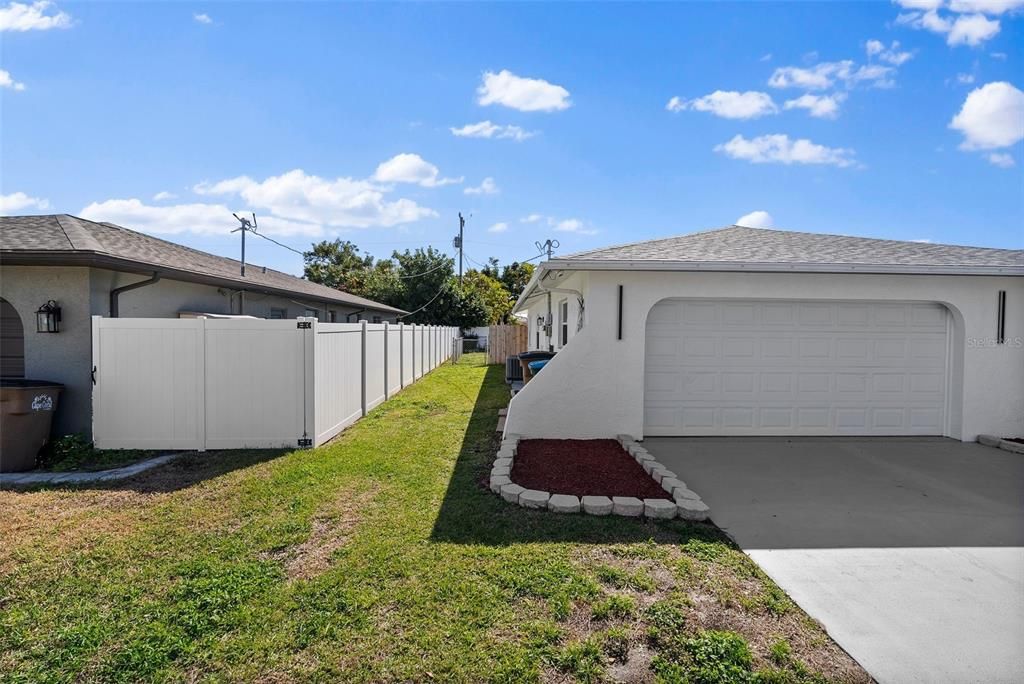 Active With Contract: $425,000 (3 beds, 2 baths, 1577 Square Feet)