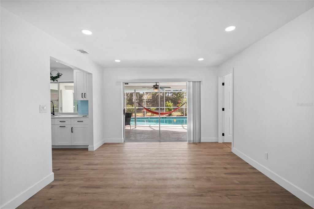 Active With Contract: $425,000 (3 beds, 2 baths, 1577 Square Feet)