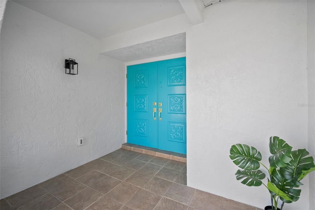 Active With Contract: $425,000 (3 beds, 2 baths, 1577 Square Feet)