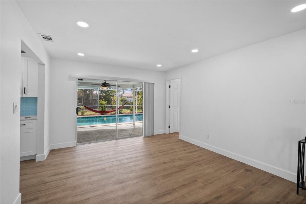 Active With Contract: $425,000 (3 beds, 2 baths, 1577 Square Feet)