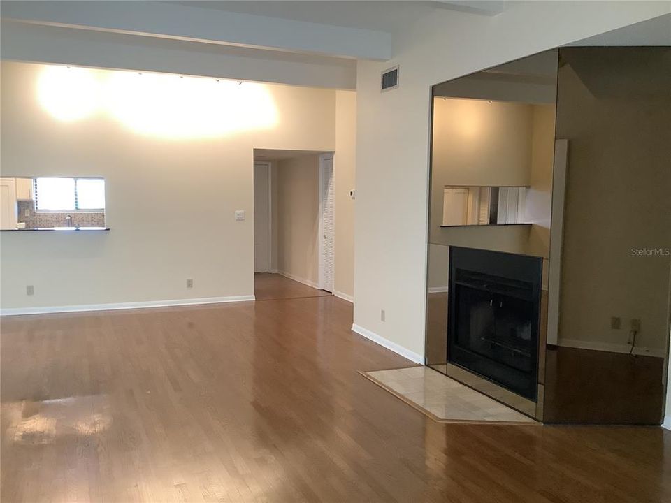For Rent: $2,100 (2 beds, 2 baths, 1390 Square Feet)