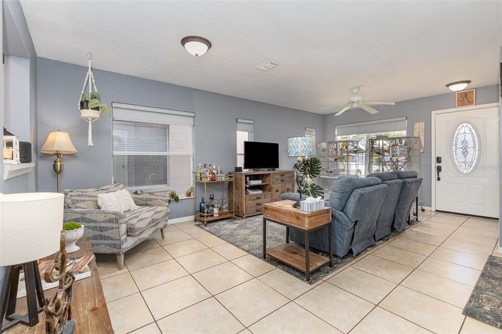 For Sale: $389,000 (3 beds, 2 baths, 1666 Square Feet)