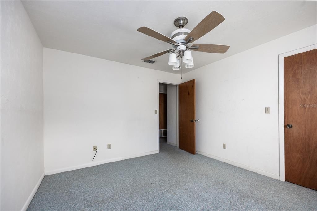 Active With Contract: $135,000 (2 beds, 1 baths, 1001 Square Feet)