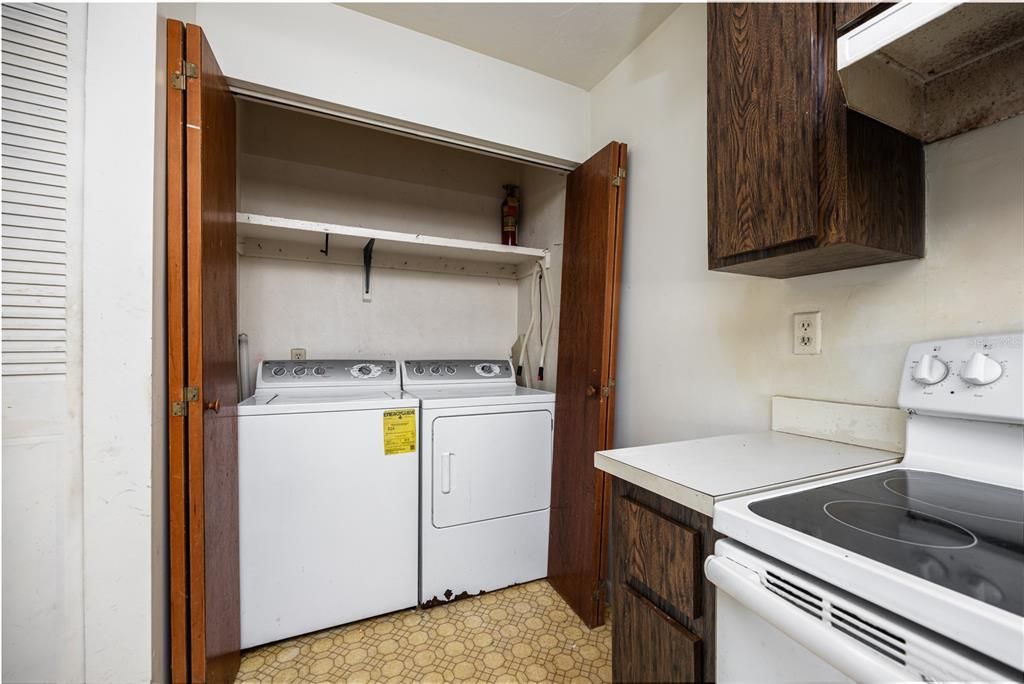 Active With Contract: $135,000 (2 beds, 1 baths, 1001 Square Feet)