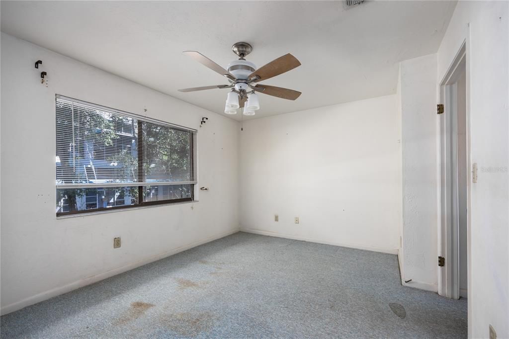 Active With Contract: $135,000 (2 beds, 1 baths, 1001 Square Feet)