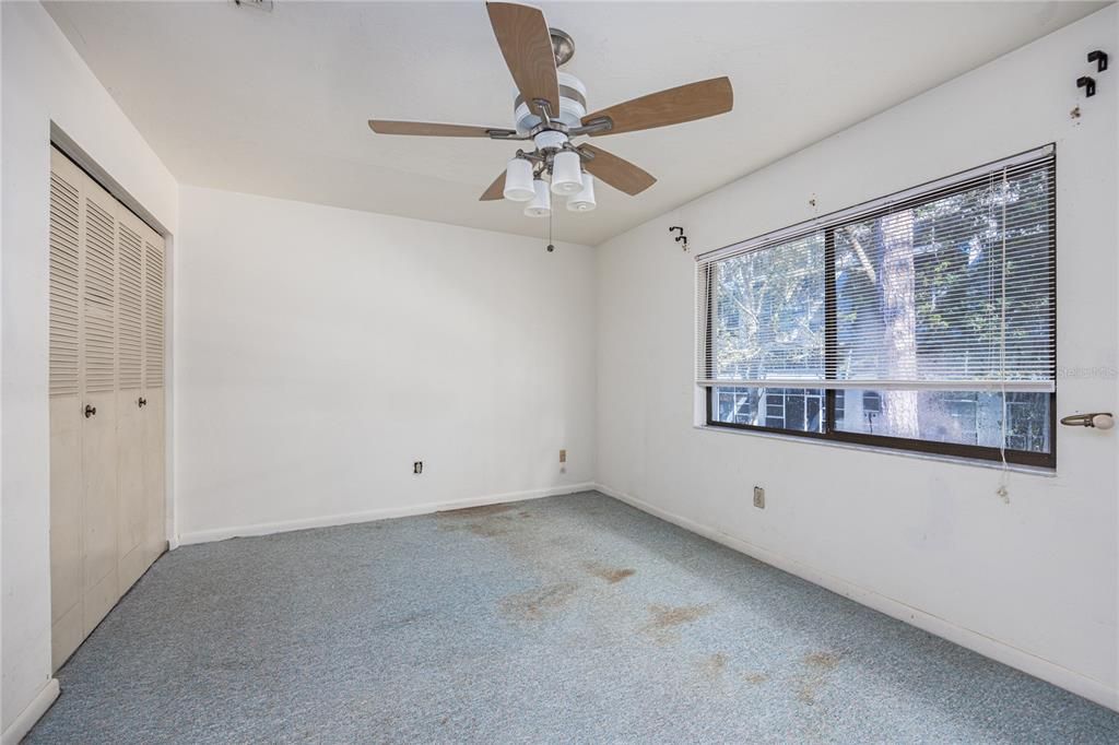 Active With Contract: $135,000 (2 beds, 1 baths, 1001 Square Feet)