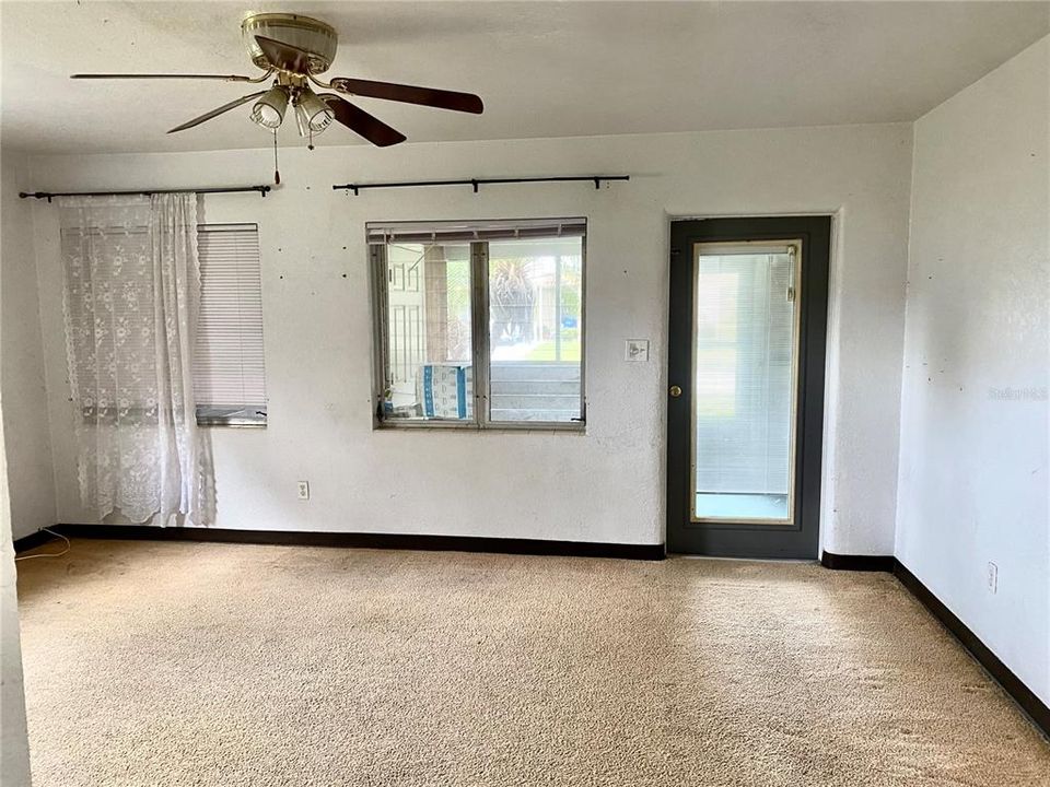 Recently Sold: $160,000 (2 beds, 1 baths, 784 Square Feet)